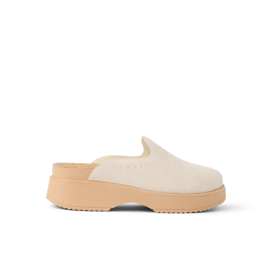 CJ8749_VISTA_SKYE_VINTAGE_SUEDE_RS_SHADOW-900x900-c4cc11b.webp
