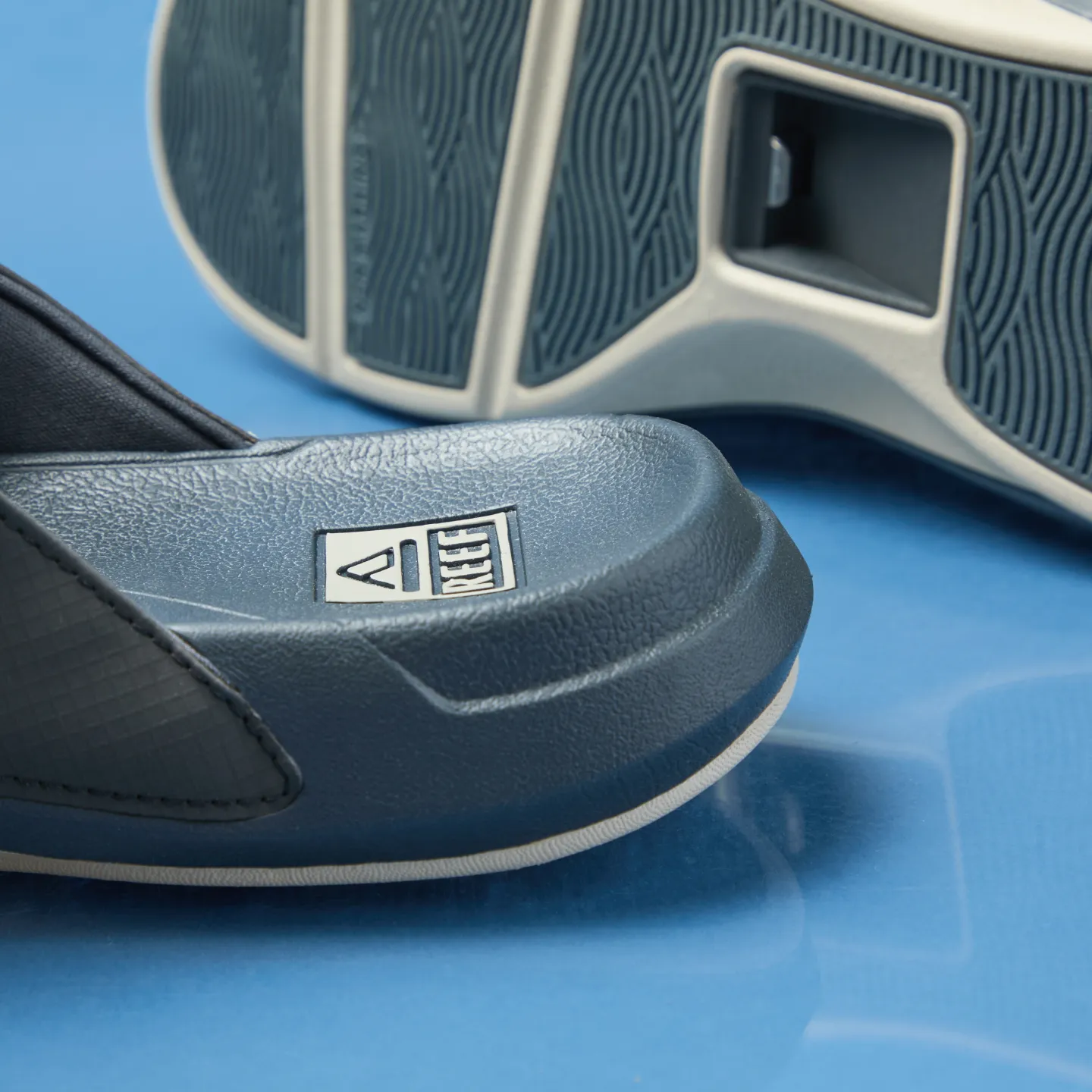 LB-CRUISER_SLIDE_DEEP_GREY-2.webp