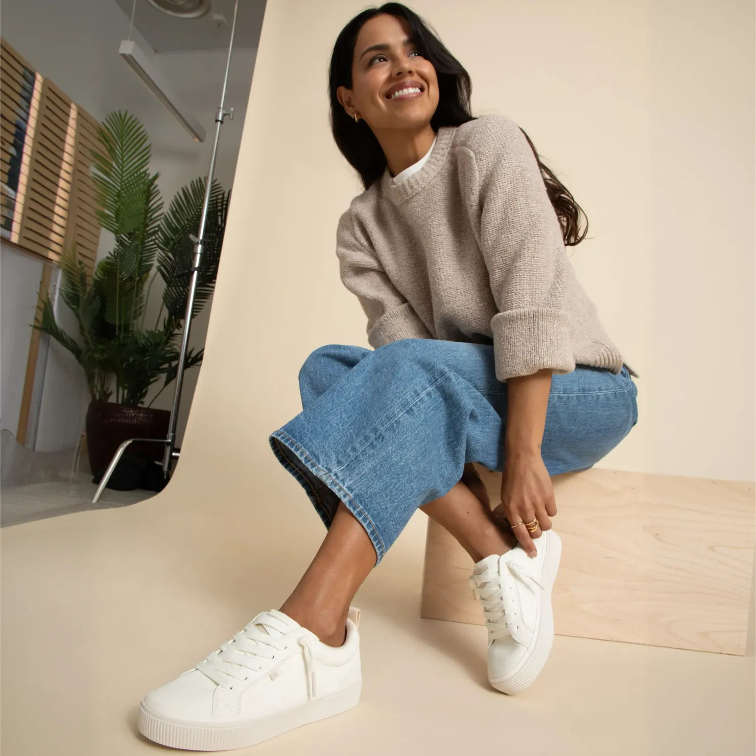 PDP-Lay_Day_Dawn_White_Suede-PDPALT-2.webp